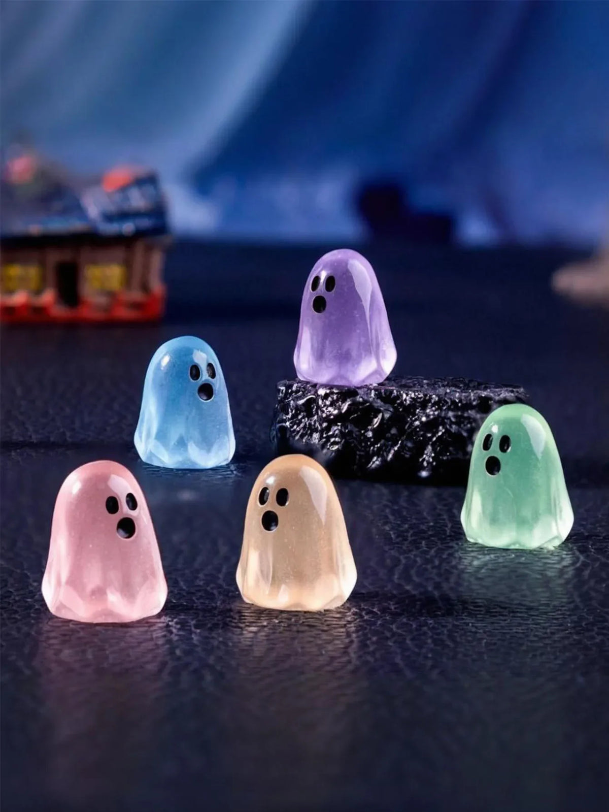Luminous glow in the dark ghost figures set