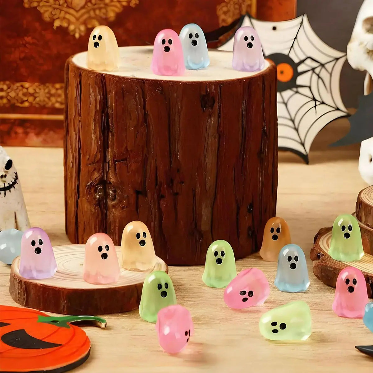 Luminous glow in the dark ghost figures set