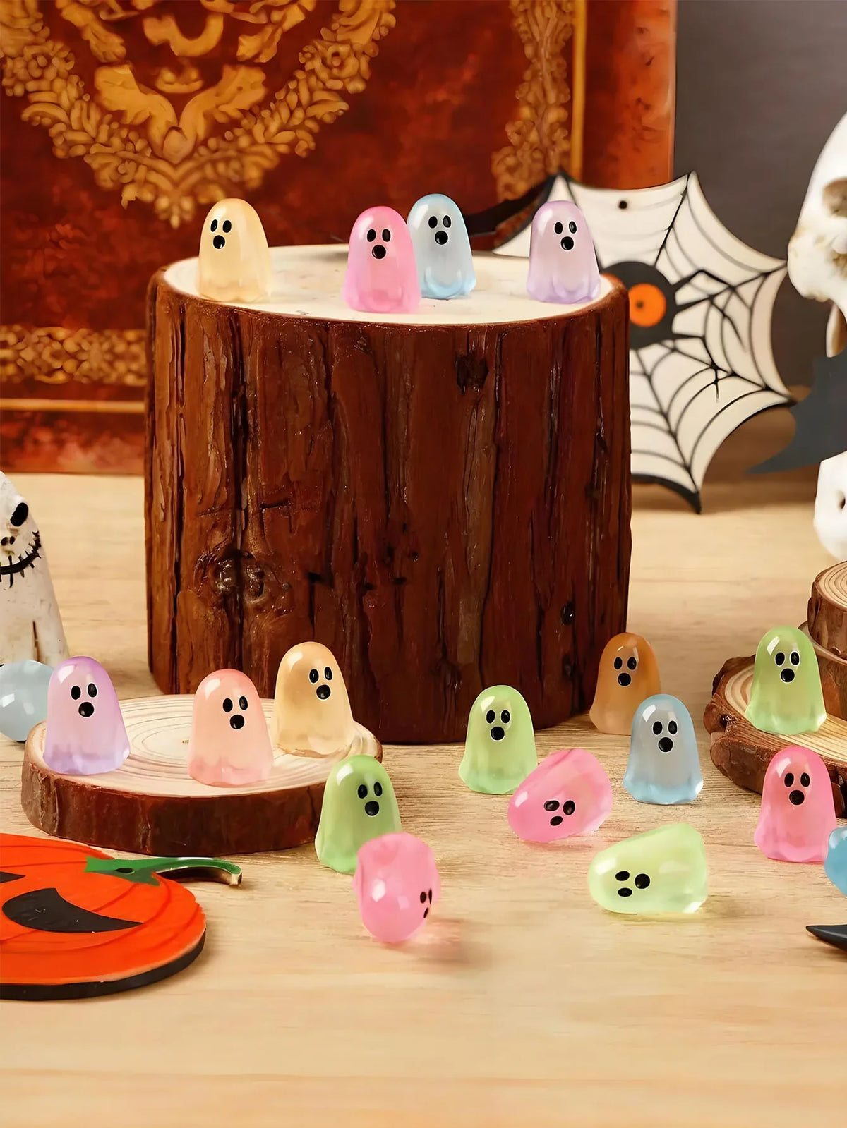 Luminous glow in the dark ghost figures set