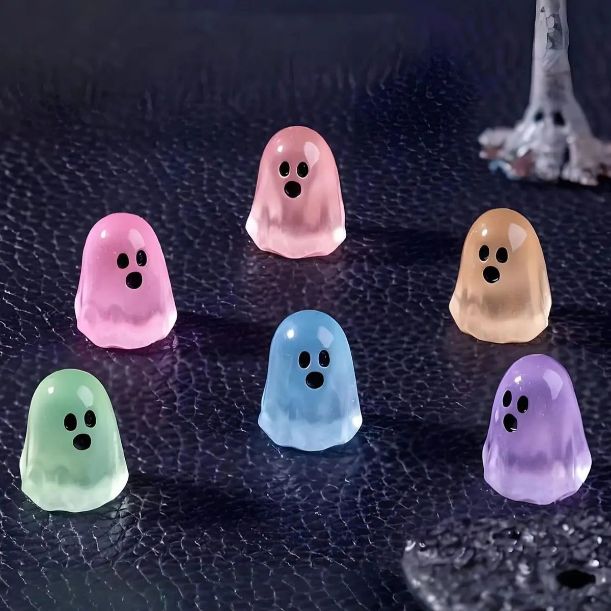 Luminous glow in the dark ghost figures set