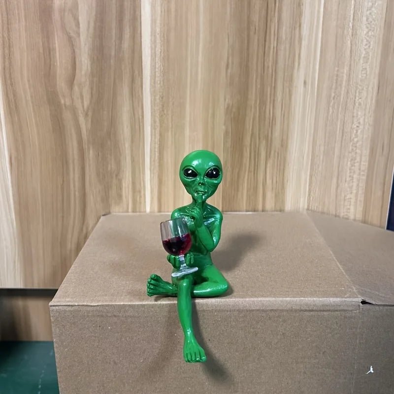 Alien Wine Statue – Space-Themed Sci-Fi Figurine - Body Kun Dolls