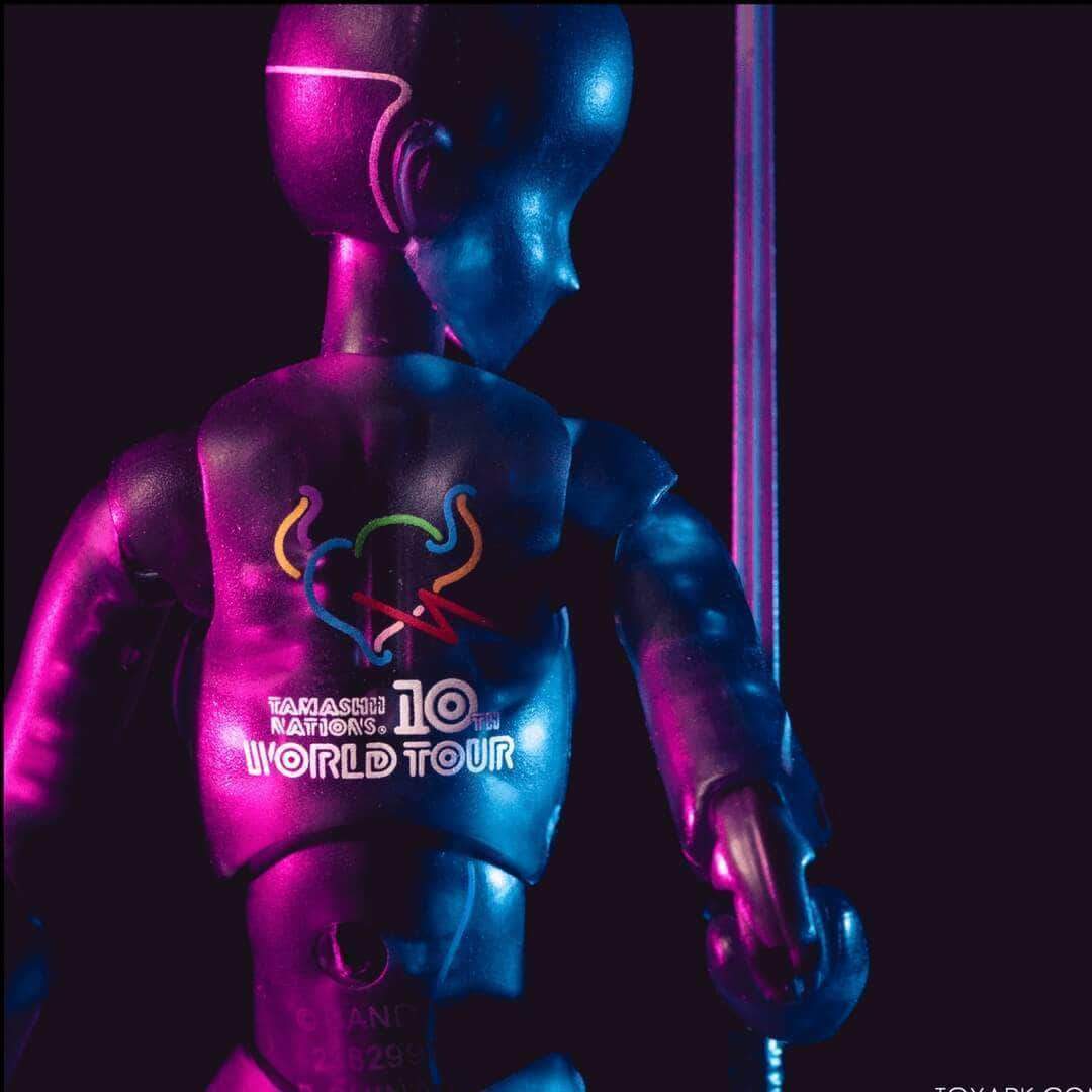 Body Chan figurine - World Tour